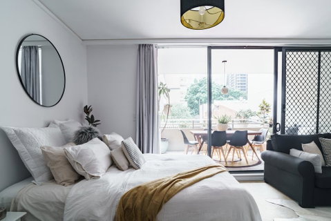 Spacious Apt V Stylish Furniture Pool GYM - Accommodation Newcastle 1