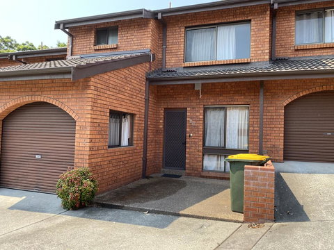 Spacious Townhouse In Wollongong - Accommodation Newcastle 3