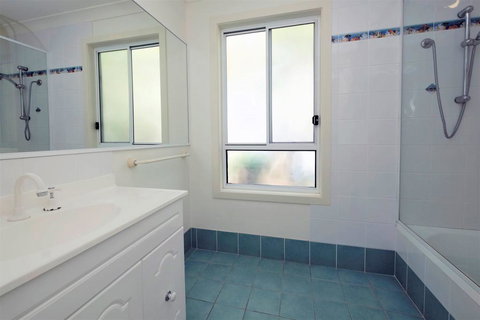 SPINNAKER 2 - Accommodation Newcastle 2