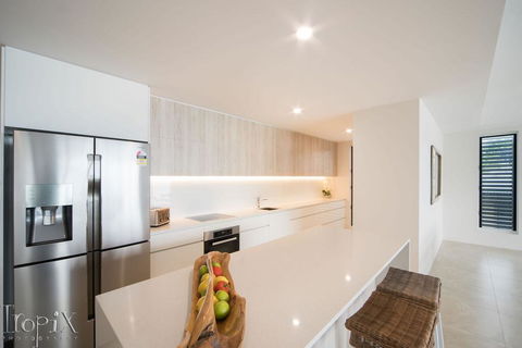 Splendeur Sur La Mer - Two Bedroom - Accommodation Newcastle 1