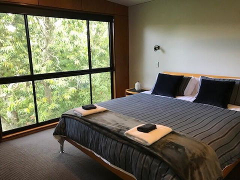 Springbrook25 Whole House - Accommodation Newcastle 3