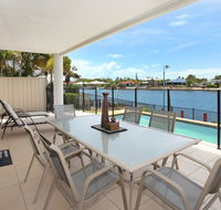 St Lucia 11 - 4 BDRM Canal Home with Pool - Accommodation Newcastle