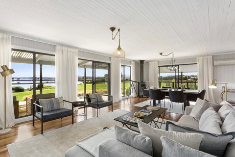 Stargazers Cottage - L'Abode - Accommodation Newcastle 0