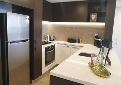 STH2 - Stunning Resort Style 1BR W Wifi Gym 4 Ppl - Accommodation Newcastle 3