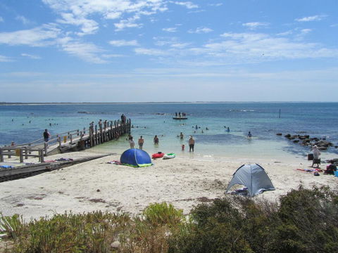 Storm Bay Cottage - Accommodation Newcastle 3