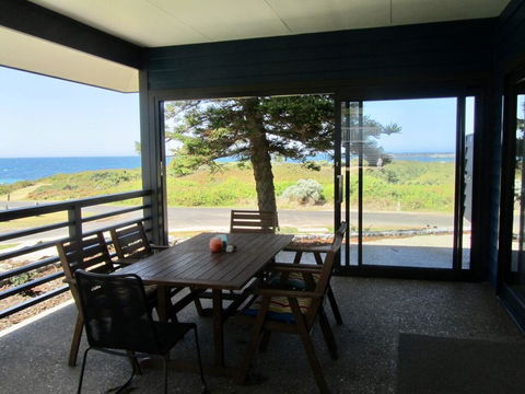 Storm Bay Cottage - Accommodation Newcastle 2