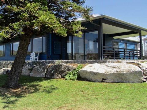 Storm Bay Cottage - Accommodation Newcastle 0