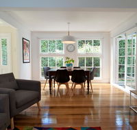 Strahan House - Accommodation Newcastle