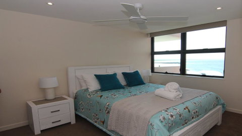 Strand Beachside 701 - Accommodation Newcastle 3