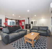 Stratton Summit 4- Modern sophisticated style with lake and mountain views - Accommodation Newcastle