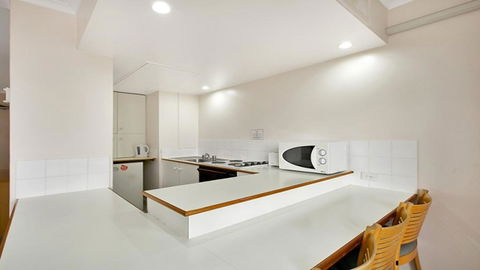 Studio With Balcony At College St - Accommodation Newcastle 1