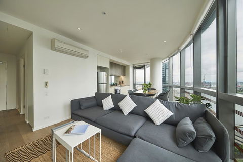 STUNNING 2 BED 2 BATH STYLISH UNIT // FREE PARKING - Accommodation Newcastle 3