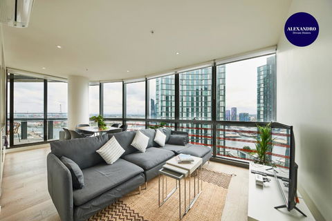 STUNNING 2 BED 2 BATH STYLISH UNIT // FREE PARKING - Accommodation Newcastle 0