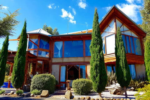 STUNNING HOME WITH AMAZING VIEWS - Just 20 Mins To The City And Only 10 To MONA! - Accommodation Newcastle 3