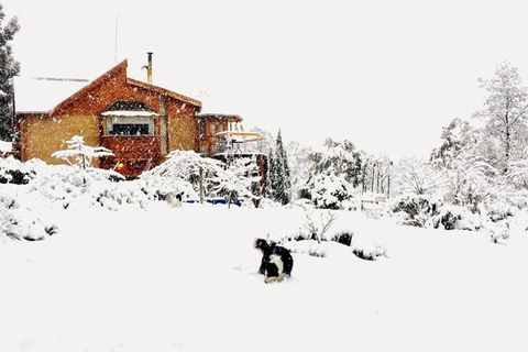 STUNNING HOME WITH AMAZING VIEWS - Just 20 Mins To The City And Only 10 To MONA! - Accommodation Newcastle 0