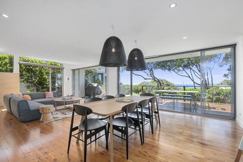 Stunning Seaviews, Sunshine Beach - Accommodation Newcastle 2