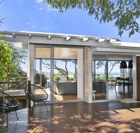 Stunning Seaviews Sunshine Beach - Accommodation Newcastle