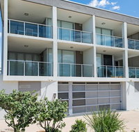 Stunning surfside apartment - Boyd St Woorim - Accommodation Newcastle