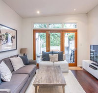 Stunning Townhouse- Quiet Street Close to CBD - Accommodation Newcastle