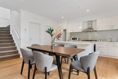 Style, Comfort And Convenience - Accommodation Newcastle 1