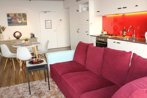 Stylish 2BR 2BT Apt With Bay Views, Secure Parking, Netflix, Gym Pool And Wine - Accommodation Newcastle 1