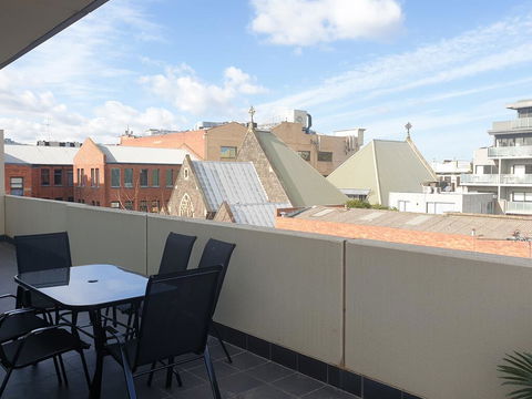 Stylish Modern 3BD Retreat At An Amazing Location - Accommodation Newcastle 2