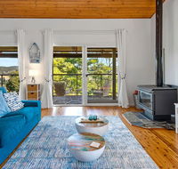 Stylish Renovated Home - Ocean Views - Fireplace - Accommodation Newcastle