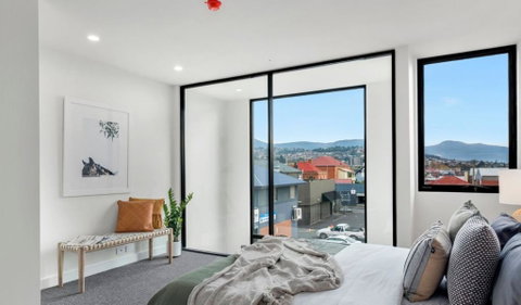 Stylish Townhouse - Accommodation Newcastle 1