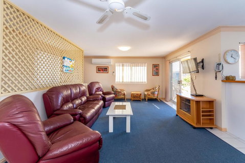 Stylish Unit Opposite Foreshore - Sylvan Beach Esp, Bellara - Accommodation Newcastle 0