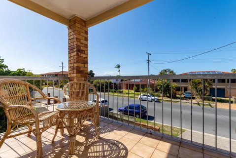 Stylish Unit Opposite Foreshore - Sylvan Beach Esp, Bellara - Accommodation Newcastle 3