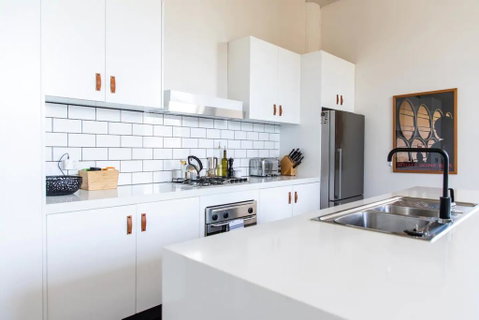 Stylish Warehouse Conversion In The Heart Of Fitzroy - Accommodation Newcastle 3