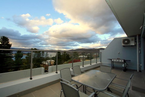 Summit 10/35 Clyde Street - Accommodation Newcastle 2