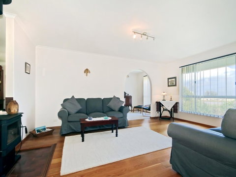 Sun & Sea - Accommodation Newcastle 1