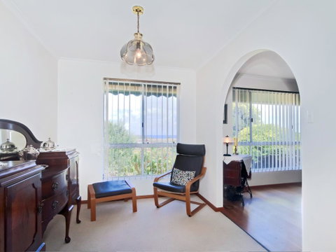 Sun & Sea - Accommodation Newcastle 3