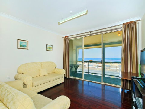Sun And Fun - Accommodation Newcastle 2