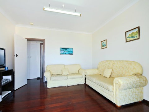 Sun And Fun - Accommodation Newcastle 1