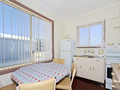 Sun And Fun - Accommodation Newcastle 3