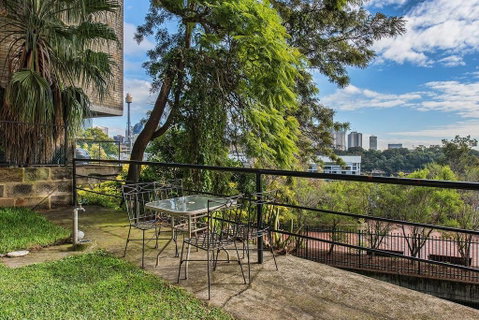 Sun-filled Apartment With Stunning Harbour Views H353 - Accommodation Newcastle 1