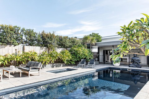 Sundara Beach House - Accommodation Newcastle 0