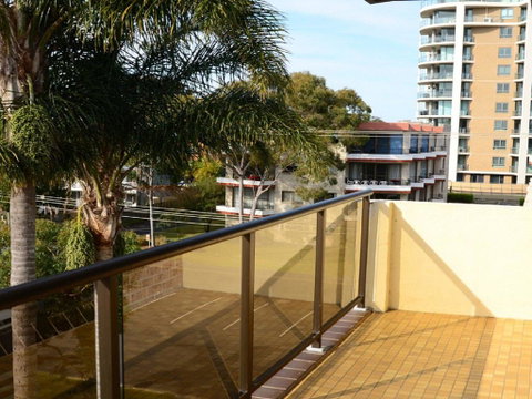 Sundek 18 - Accommodation Newcastle 3