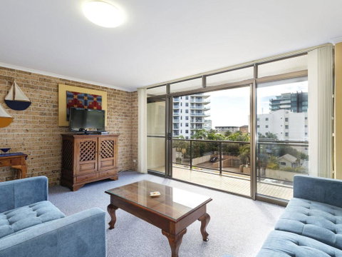 Sundek 18 - Accommodation Newcastle 1