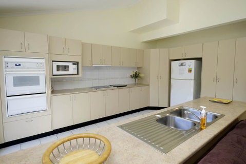 SUNDOWNER - Accommodation Newcastle 3