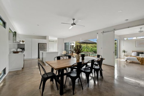 Sundays Beach House - Accommodation Newcastle 1