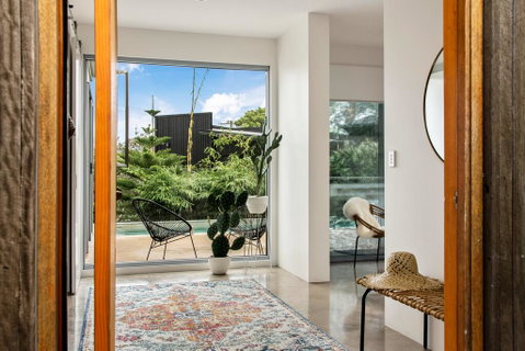 Sundays Beach House - Accommodation Newcastle 2
