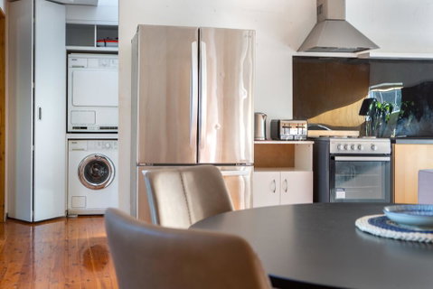Sunlit Two-Bedroom Unit With Sprawling BBQ Deck - Accommodation Newcastle 3
