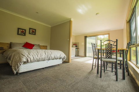 Sunny Gum - Accommodation Newcastle 3