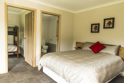 Sunny Gum - Accommodation Newcastle 1