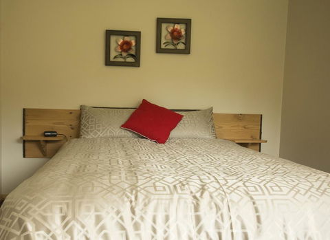 Sunny Gum - Accommodation Newcastle 2