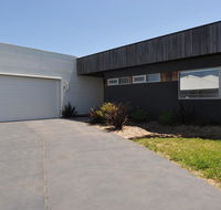 SUNNYSIDE - SURF SIDE - Accommodation Newcastle