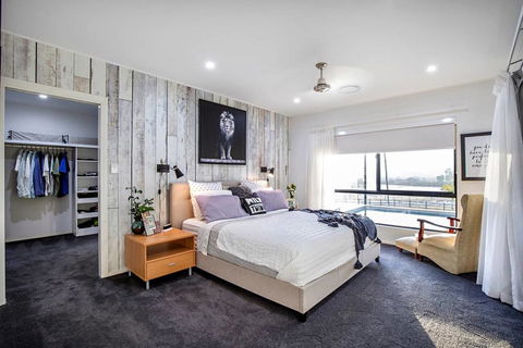 Sunset Penthouse Couples Retreat, Close To Airlie Beach, Champagne On Arrival - Accommodation Newcastle 0